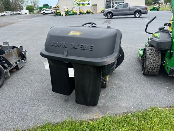 Image of John Deere X304 equipment image 3