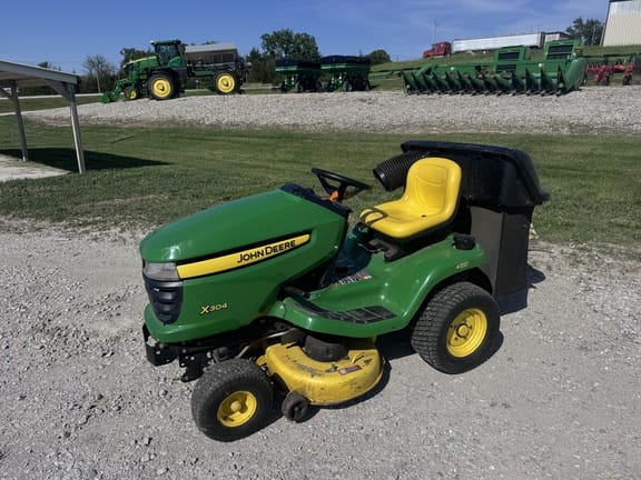 2009 John Deere X304 Equipment Image0
