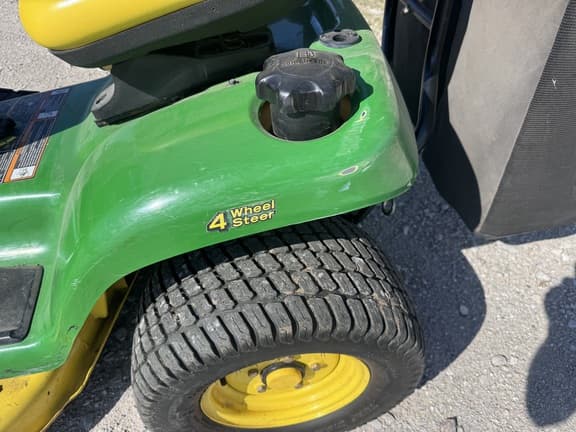 Image of John Deere X304 equipment image 4