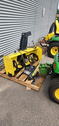 Image of John Deere X304 equipment image 1