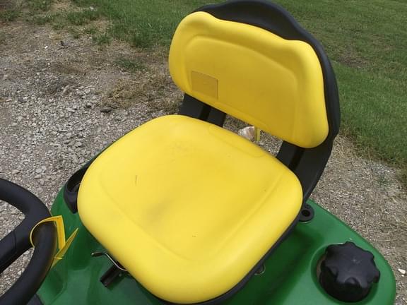 Image of John Deere X304 equipment image 1