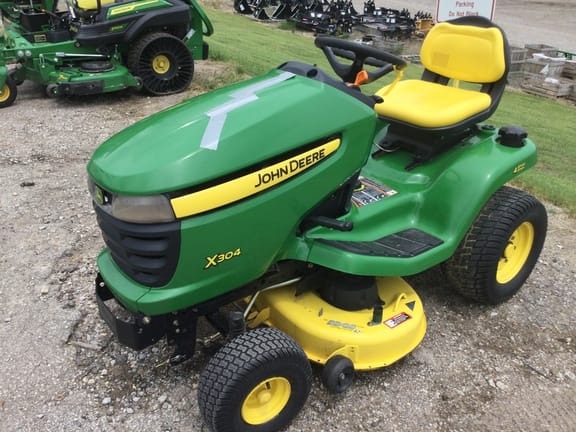2009 John Deere X304 Equipment Image0