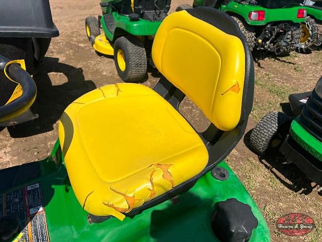 Image of John Deere X304 equipment image 3