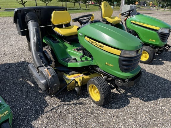 2009 John Deere X320 Equipment Image0