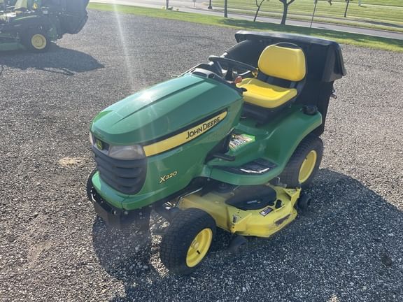 2009 John Deere X320 Equipment Image0