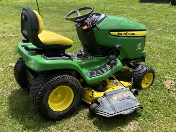 Image of John Deere X320 equipment image 4