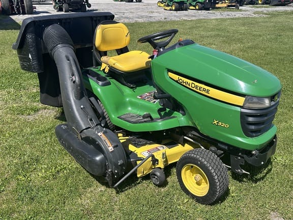 2009 John Deere X320 Equipment Image0