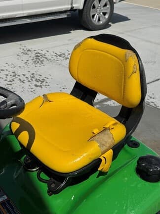 Image of John Deere X320 equipment image 4