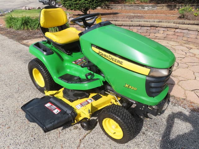 Image of John Deere X320 equipment image 1