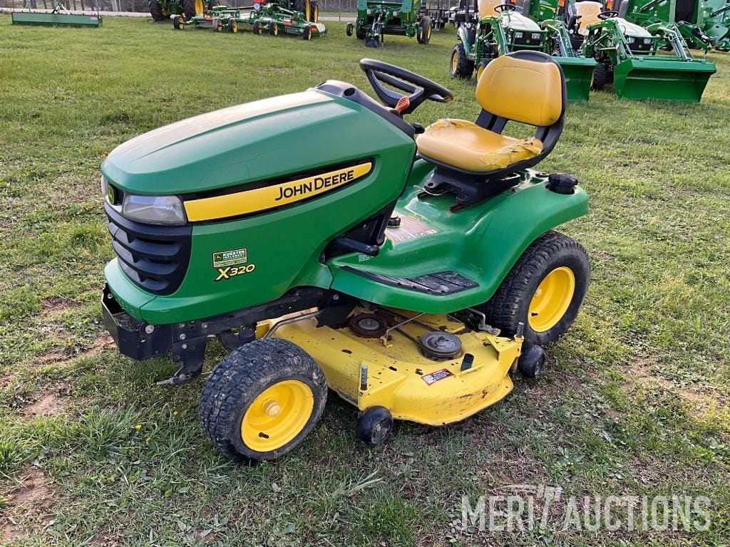 2009 John Deere X320 Equipment Image0