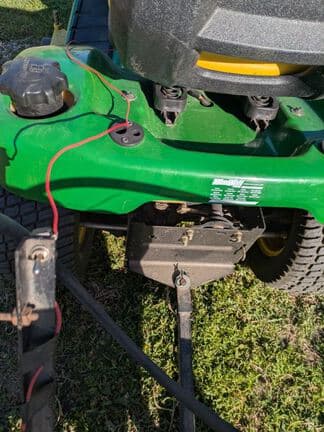 Image of John Deere X324 equipment image 4