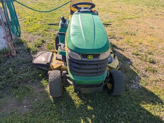 Image of John Deere X324 equipment image 3