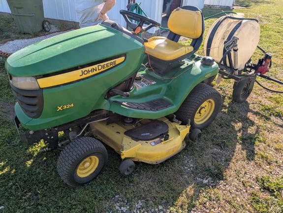 Image of John Deere X324 equipment image 1