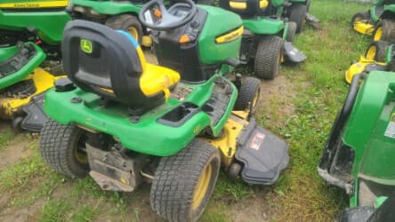 Image of John Deere X324 equipment image 3