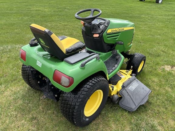 Image of John Deere X700 equipment image 4