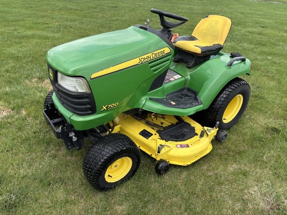 2009 John Deere X700 Equipment Image0