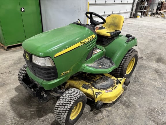 2009 John Deere X700 Equipment Image0