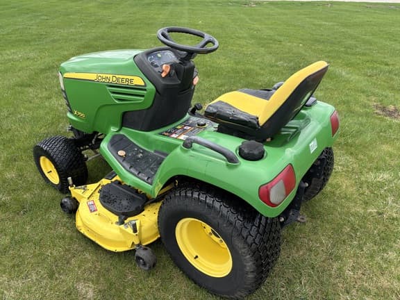 Image of John Deere X700 equipment image 2