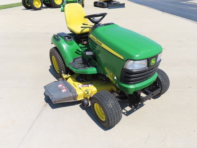 Image of John Deere X720 equipment image 1