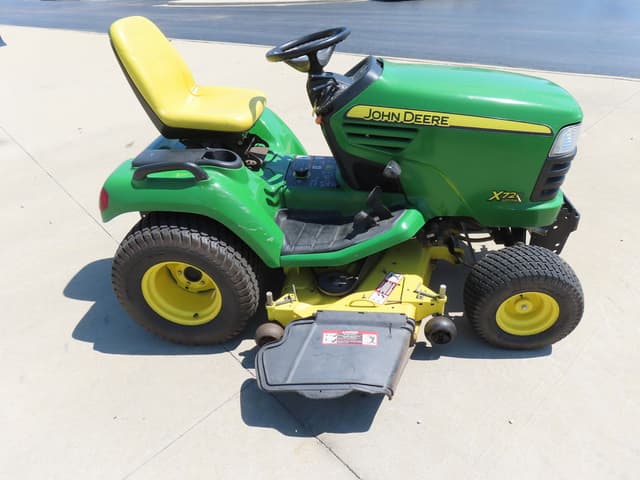 Image of John Deere X720 equipment image 2