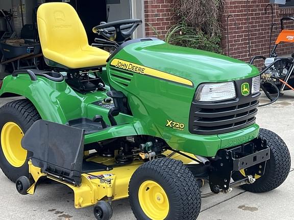 Image of John Deere X720 Primary image