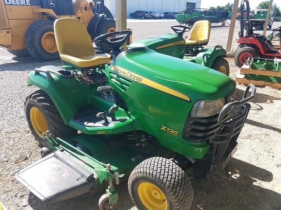 Image of John Deere X720 Image 0