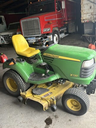 2009 John Deere X720 Equipment Image0