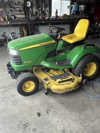 Image of John Deere X720 equipment image 1