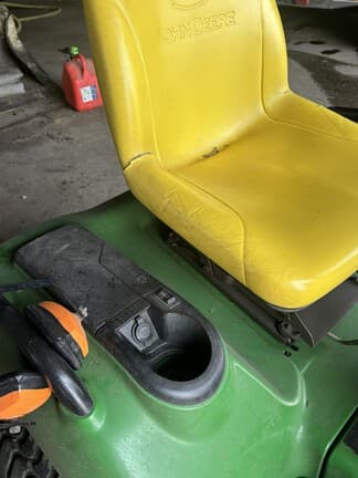 Image of John Deere X720 equipment image 2