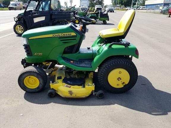 Image of John Deere X720 equipment image 1