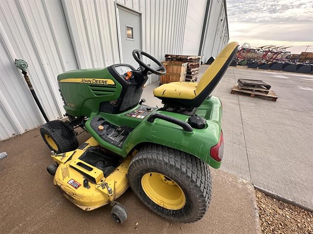 Image of John Deere X720 equipment image 2