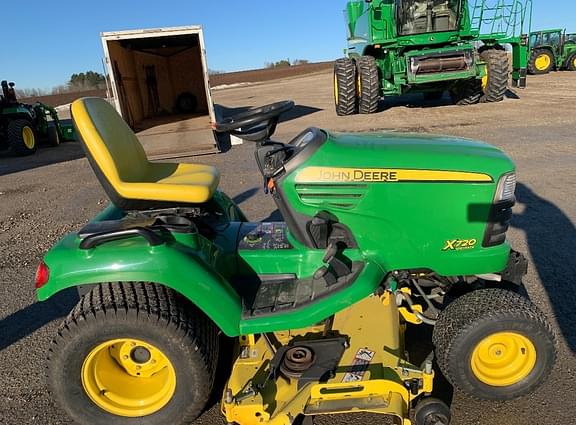 Image of John Deere X720 equipment image 3