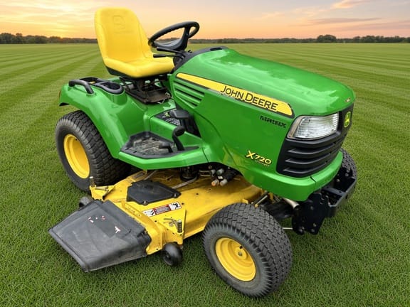 2009 John Deere X720 Equipment Image0