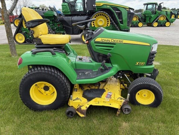 Image of John Deere X720 equipment image 2
