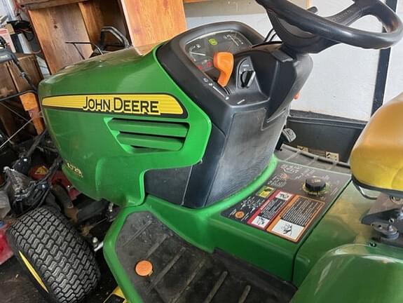 Image of John Deere X720 equipment image 1