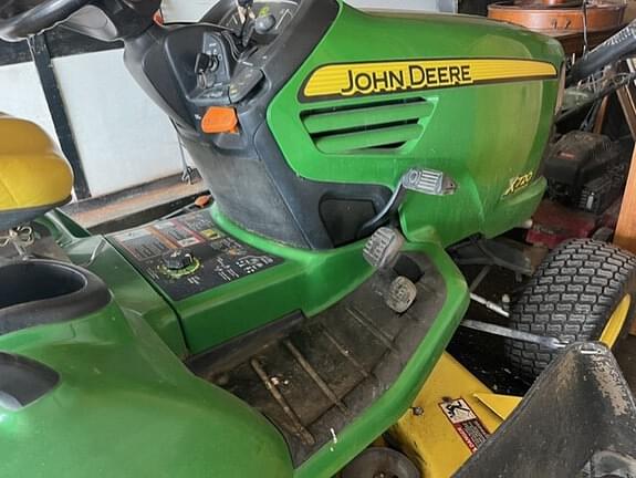 Image of John Deere X720 equipment image 3