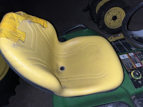 Image of John Deere X720 equipment image 4