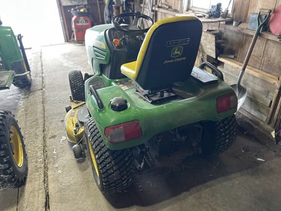 Image of John Deere X724 equipment image 4