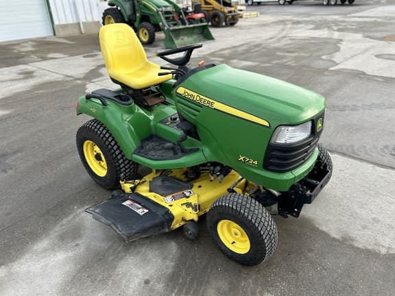 Image of John Deere X724 equipment image 2