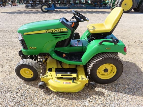 Image of John Deere X724 equipment image 4