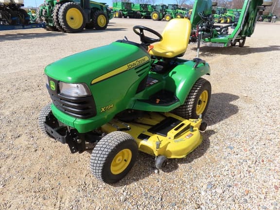 Image of John Deere X724 equipment image 3