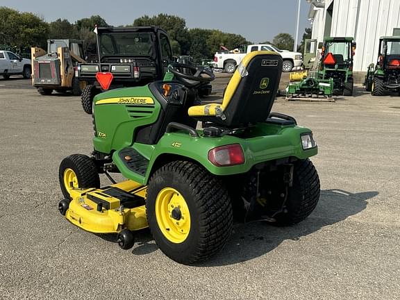 Image of John Deere X724 equipment image 2