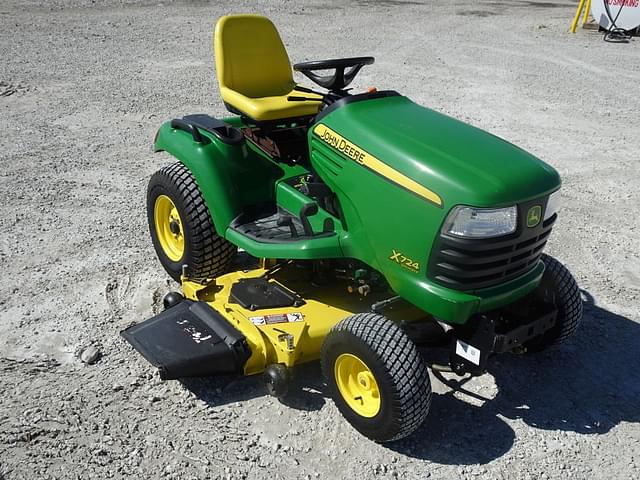 Image of John Deere X724 equipment image 1