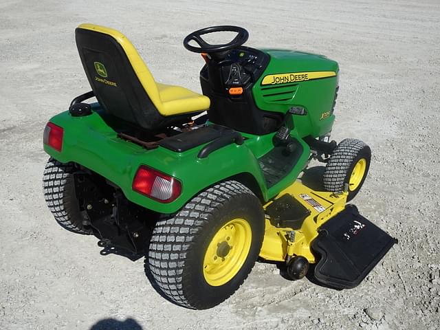 Image of John Deere X724 equipment image 3