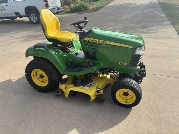 2009 John Deere X729 Equipment Image0