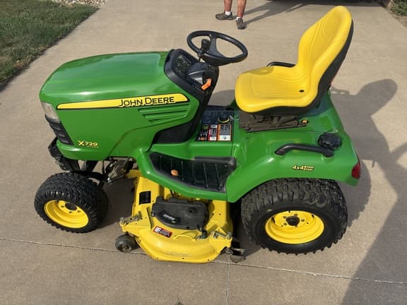 Image of John Deere X729 equipment image 1