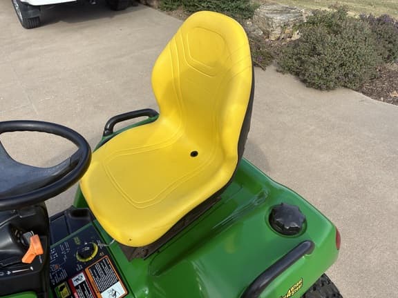 Image of John Deere X729 equipment image 4