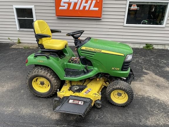 Image of John Deere X729 equipment image 1