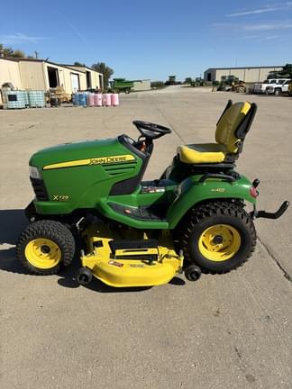 Image of John Deere X729 equipment image 1