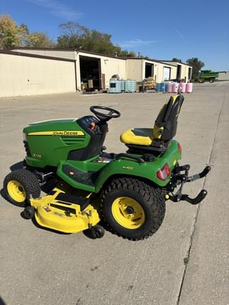 Image of John Deere X729 equipment image 2